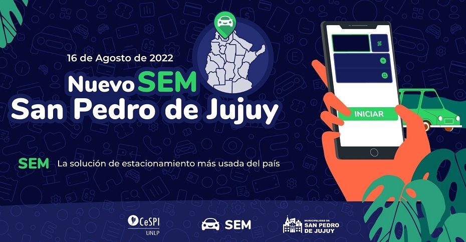 Sobre un fondo azul con dibujos de autos, teléfonos y herramientas se ve una mano con un celular en cuya pantalla se ve un aplicación de estacionamiento y detrás un auto, más pequeño, en color verde. También hay ilustraciones en verde de plantas de hojas anchas y un mapa de argentina cortado del centro al norte donde se encuentra señalada la provincia de Jujuy
